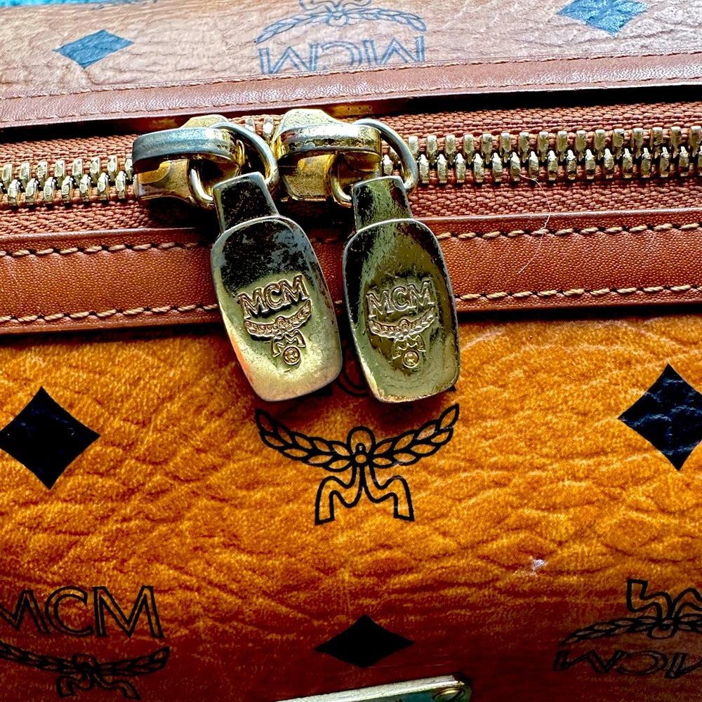 Classic MCM papilon. Very clean inside. No smell no stain. Made in Germany.